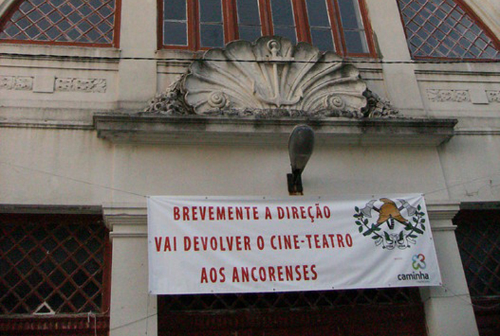 Avança colocação de novo telhado no cine-teatro dos bombeiros de Vila Praia de Âncora Avança colocação de novo telhado no cine-teatro dos bombeiros de Vila Praia de Âncora