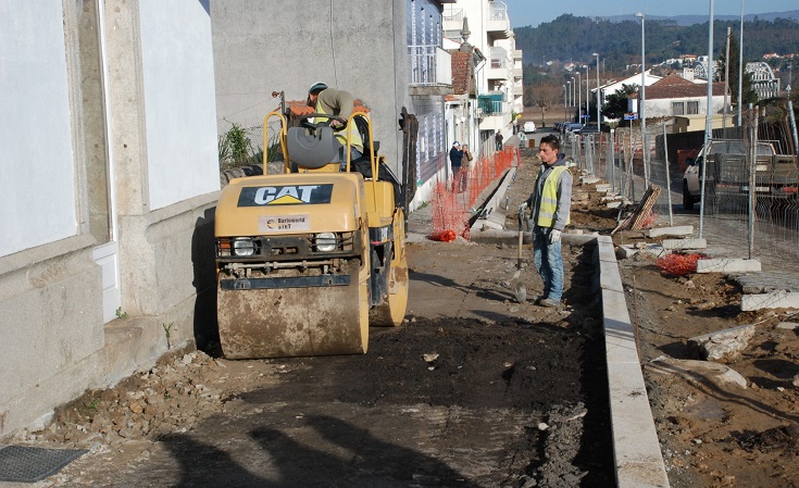 Avenida Saraiva de Carvalho gera descontentamento Avenida Saraiva de Carvalho gera descontentamento