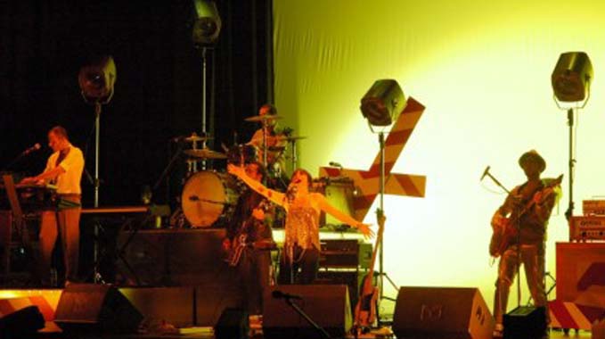 Clã encerram o WestWay Lab Festival em Guimarães Clã encerram o WestWay Lab Festival em Guimarães