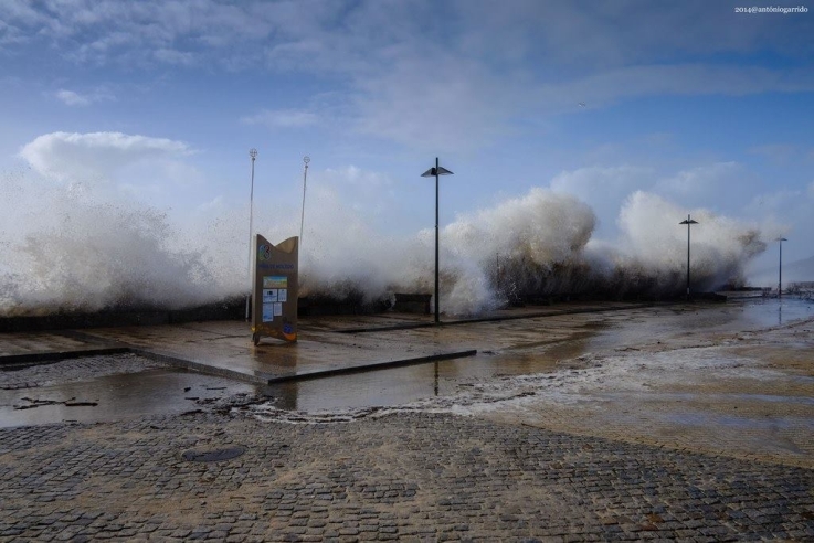 Marginal de Moledo novamente destruída pelas ondas gigantes