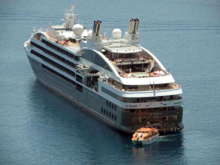 Paquete de luxo faz escala em Viana do Castelo