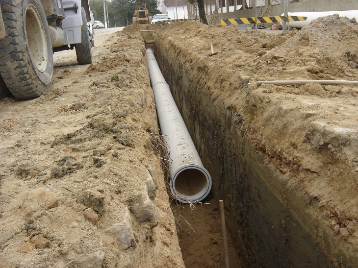 Construção de rede de saneamento leva ao corte de rua em Vile Construção de rede de saneamento leva ao corte de rua em Vile