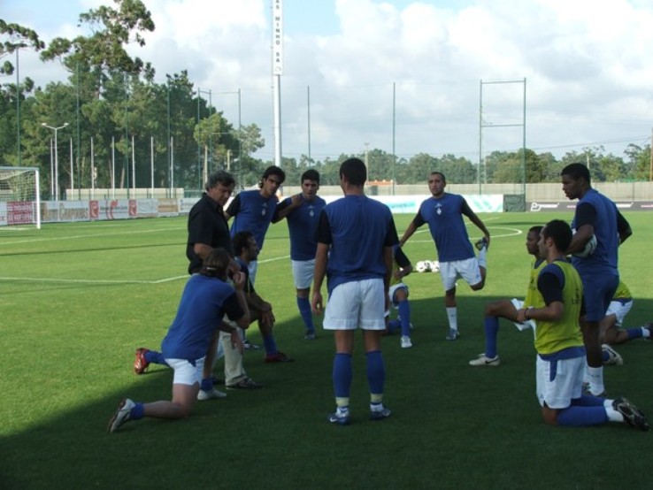 Vianense capta atletas em treinos