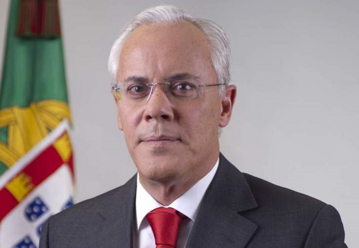 Demite-se ministro da Administração Interna arrastado pela Operação Labirinto