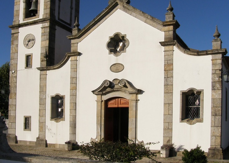 “Silêncio que se vai rezar o fado”