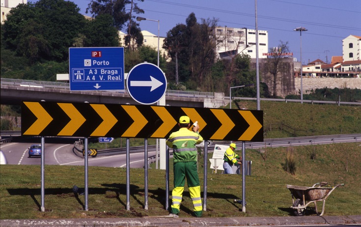 Estradas de Portugal apostam na manutenção da sinalização em todo o país Estradas de Portugal apostam na manutenção da sinalização em todo o país