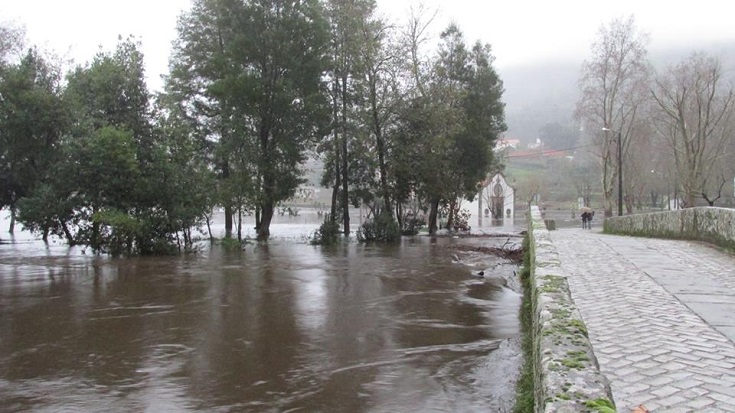 Vilar de Mouros: trânsito interrompido na ponte devido à cheia