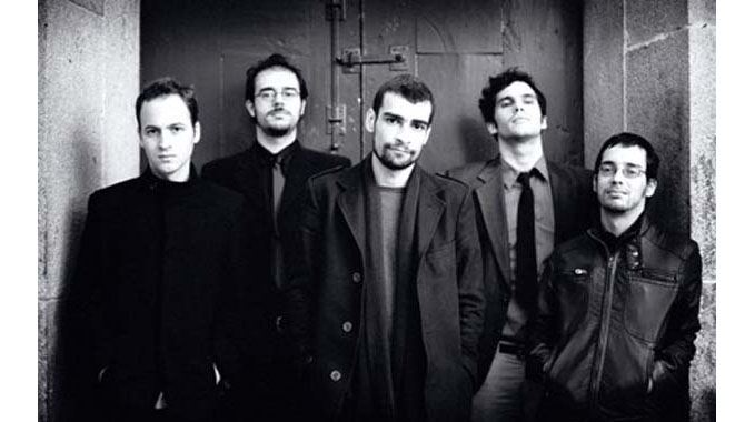 Peixe Avião apresentam-se em concertos minimalistas