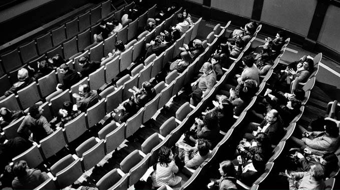 Nova exposição de fotografia no Teatro Diogo Bernardes