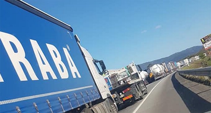 Fronteira Valença/Tui com quilómetros de fila Fronteira Valença/Tui com quilómetros de fila