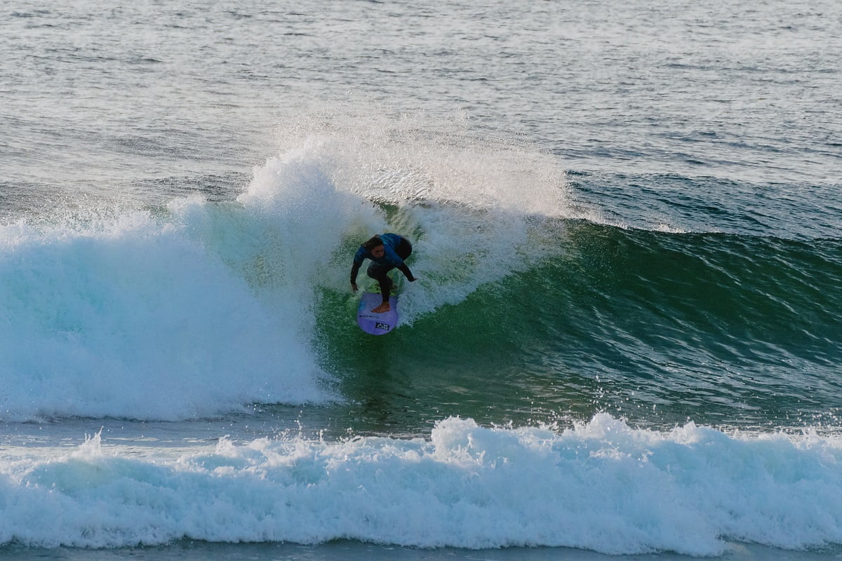 Francisca Veselko tem 18 anos, é campeã nacional de surf e agora