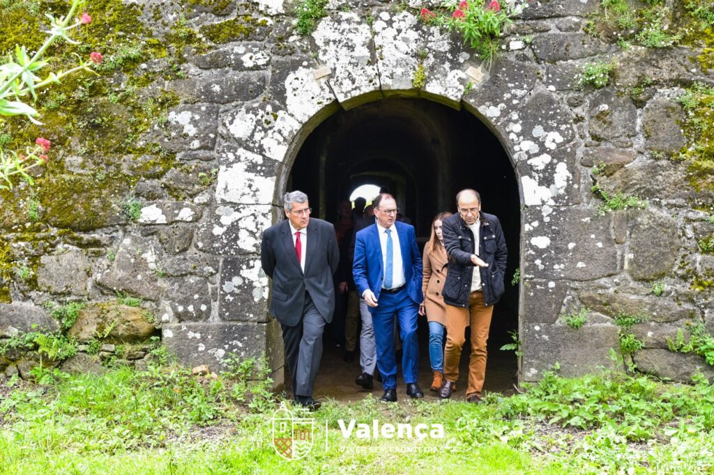 439959852 907579354730880 6425559123577505696 N